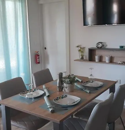 House Ive, House Beta - A Romantic Hideaway In An Olive Grove By The Sea, Fenced With Privacy, Swimming Pool, Jacuzzi And Playground, Pomer Vakantiehuis *