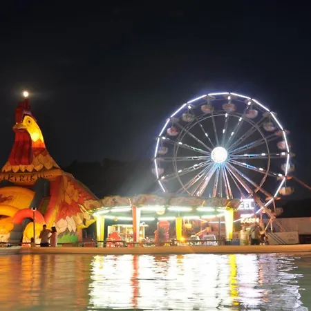 Vakantiehuis House Ive, House Beta - A Romantic Hideaway In An Olive Grove By The Sea, Fenced With Privacy, Swimming Pool, Jacuzzi And Playground, Pomer Pula