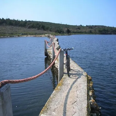 Vakantiehuis House Ive, House Beta - A Romantic Hideaway In An Olive Grove By The Sea, Fenced With Privacy, Swimming Pool, Jacuzzi And Playground, Pomer *