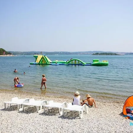 House Ive, House Beta - A Romantic Hideaway In An Olive Grove By The Sea, Fenced With Privacy, Swimming Pool, Jacuzzi And Playground, Pomer Vakantiehuis