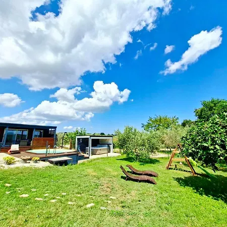 House Ive, House Beta - A Romantic Hideaway In An Olive Grove By The Sea, Fenced With Privacy, Swimming Pool, Jacuzzi And Playground, Pomer *