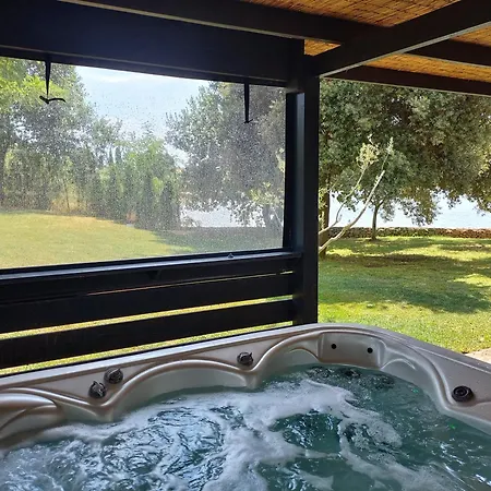 House Ive, House Beta - A Romantic Hideaway In An Olive Grove By The Sea, Fenced With Privacy, Swimming Pool, Jacuzzi And Playground, Pomer Vakantiehuis