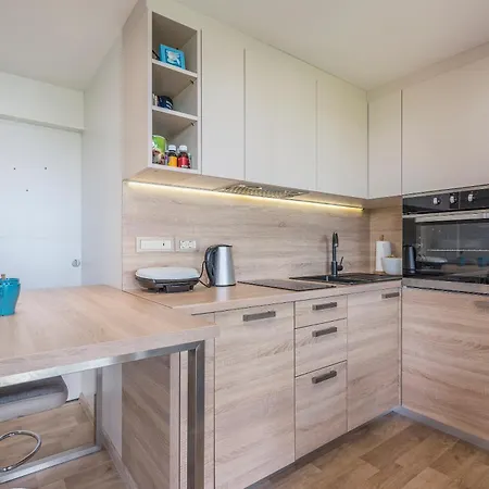 House Ive, House Beta - A Romantic Hideaway In An Olive Grove By The Sea, Fenced With Privacy, Swimming Pool, Jacuzzi And Playground, Pomer Vakantiehuis *