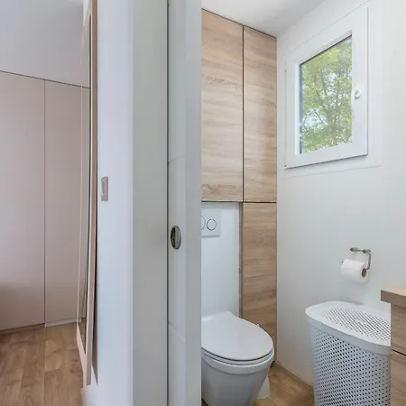 House Ive, House Beta - A Romantic Hideaway In An Olive Grove By The Sea, Fenced With Privacy, Swimming Pool, Jacuzzi And Playground, Pomer *