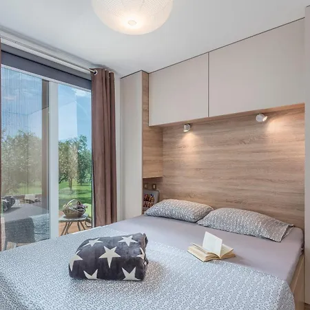 House Ive, House Beta - A Romantic Hideaway In An Olive Grove By The Sea, Fenced With Privacy, Swimming Pool, Jacuzzi And Playground, Pomer Vakantiehuis