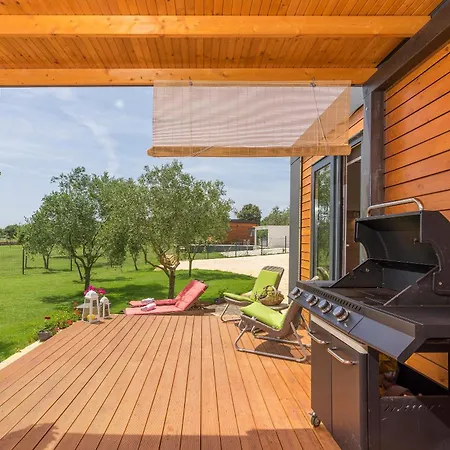 House Ive, House Beta - A Romantic Hideaway In An Olive Grove By The Sea, Fenced With Privacy, Swimming Pool, Jacuzzi And Playground, Pomer Vakantiehuis