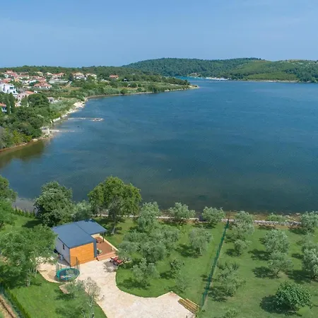 Vakantiehuis House Ive, House Beta - A Romantic Hideaway In An Olive Grove By The Sea, Fenced With Privacy, Swimming Pool, Jacuzzi And Playground, Pomer